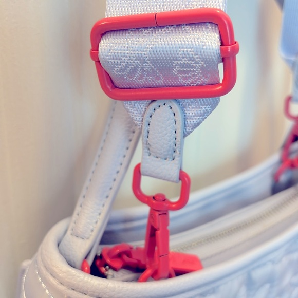 💜 NWT! Betsey Johnson Floral Bag w/Crossbody strap and charms - Picture 6 of 13